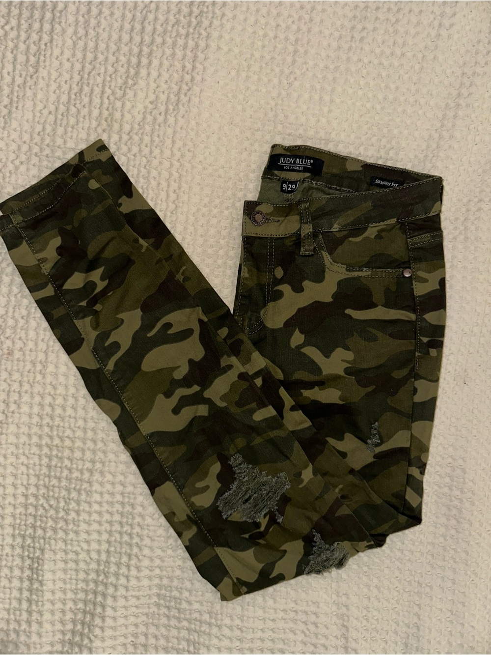 Judy Blue Lightly Distressed Camo Skinny Jeans size 9/29 NWOT